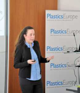 Mara Hancker beim Fachpressetag 2019 - Zirkularität bei Kunststoffen -von PlasticsEurope