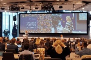 Gegen Plastikmüll - Circular Plastics Alliance - platform - Beitragsbild
