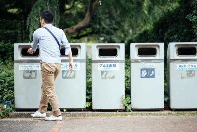 Japaner halten Sie ihr Land sauber und Eco freundlich durch recycling und Wiederverwendung von Materialien