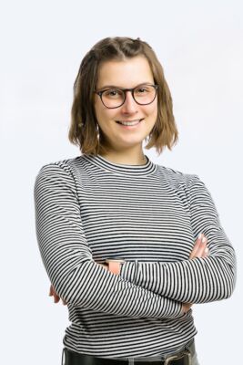 Lea Körber berät als Circular Consultant bei BellandVision Kunden, Händler und Markenartikler wie sie ihre Verpackungen so optimieren können, dass diese sich gut sortieren und recyceln lassen, um sie im Kreislauf zu halten.