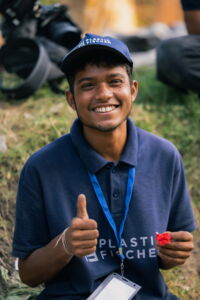 Aditya Plastic Fischer in Kanpur beim Sammeln von Kunststoffabfällen